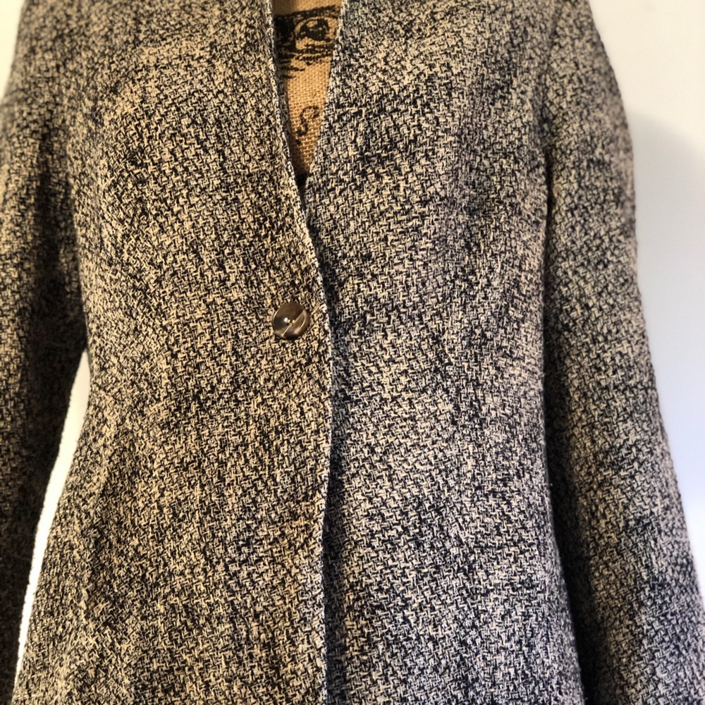 Woman’s Jones wear blazer sz 14 Tan  black